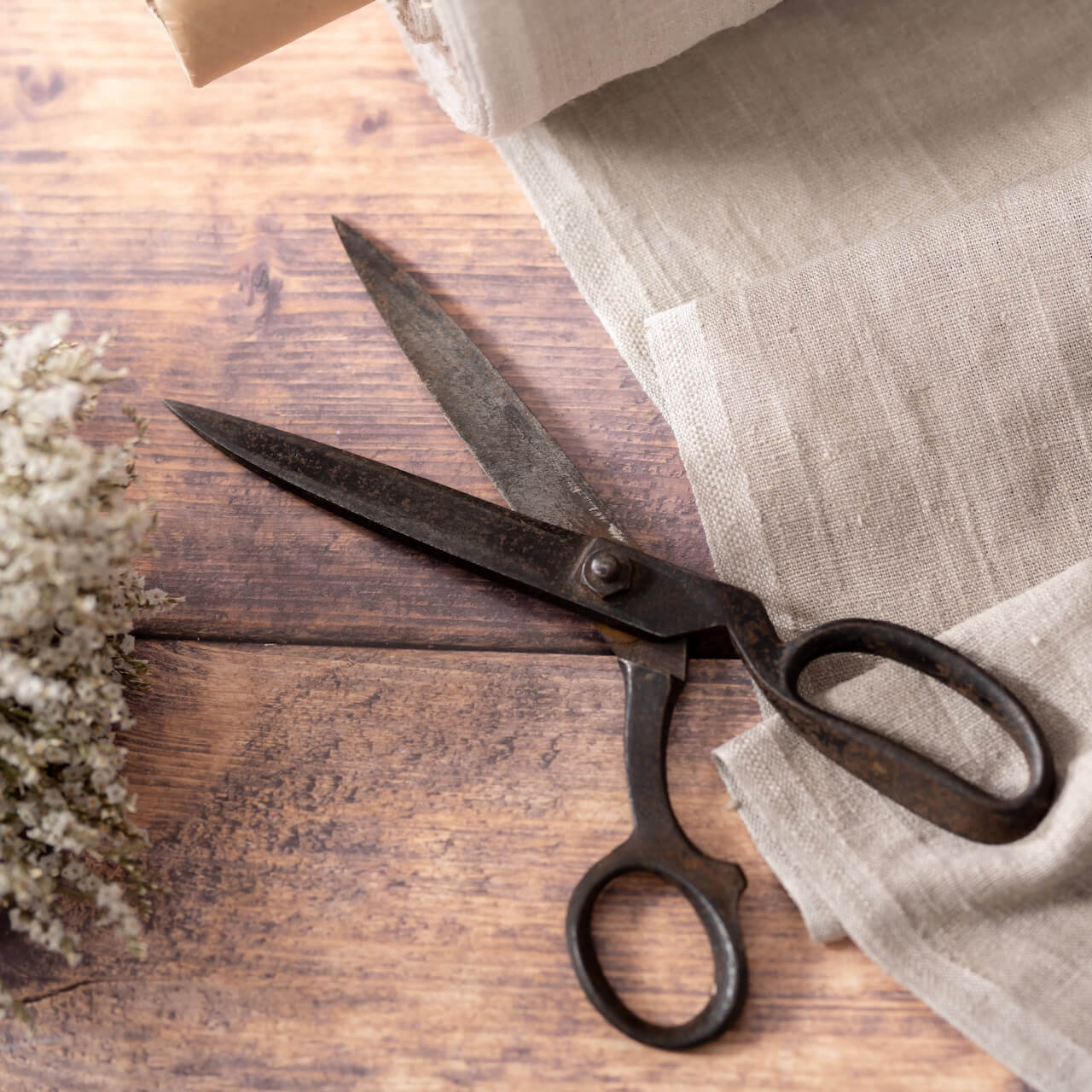 vintage fabric scissors with natural linen fabric and dried flowers