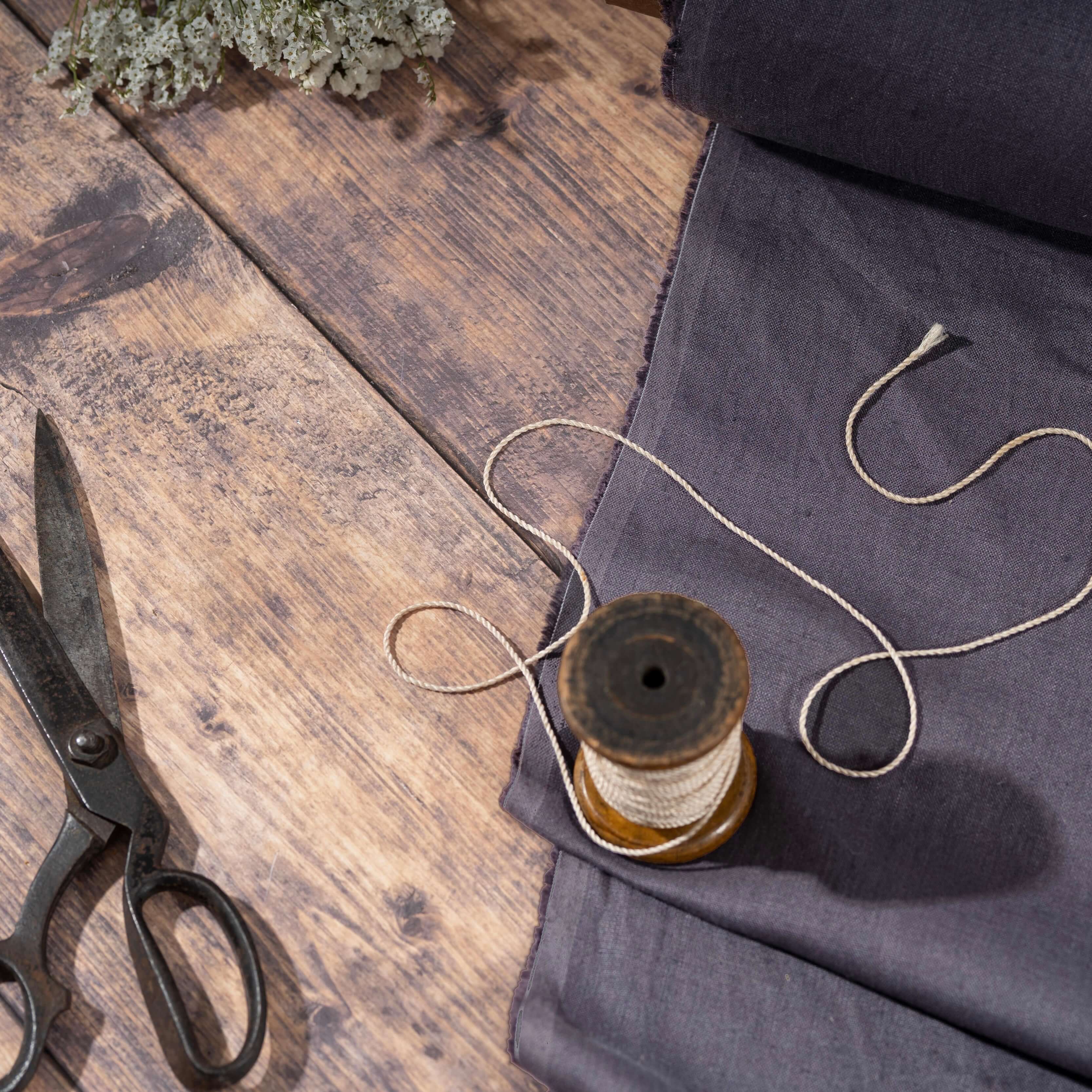 Washed Pure Charcoal Dark Grey Linen Fabric 205 g/m²