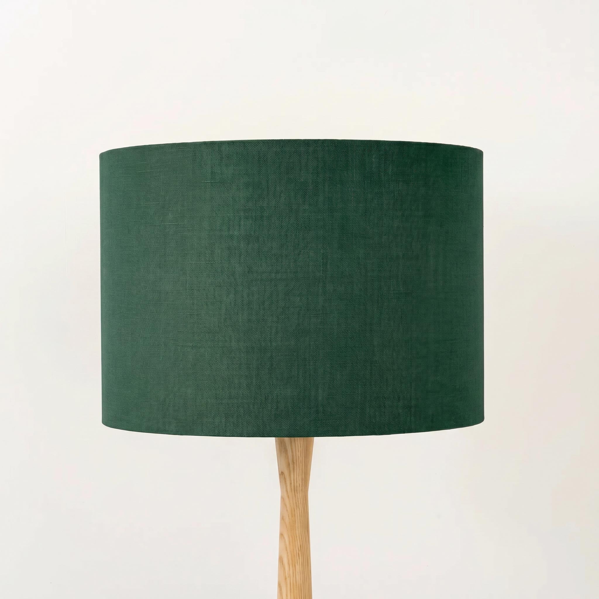 forest-green-linen-lampshade-wooden-table-lamp_png.jpg